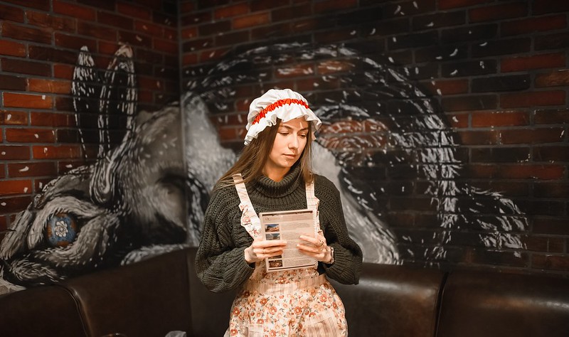 Выездные квесты на Международный женский день: организаторы проводят игру в школе Bonn