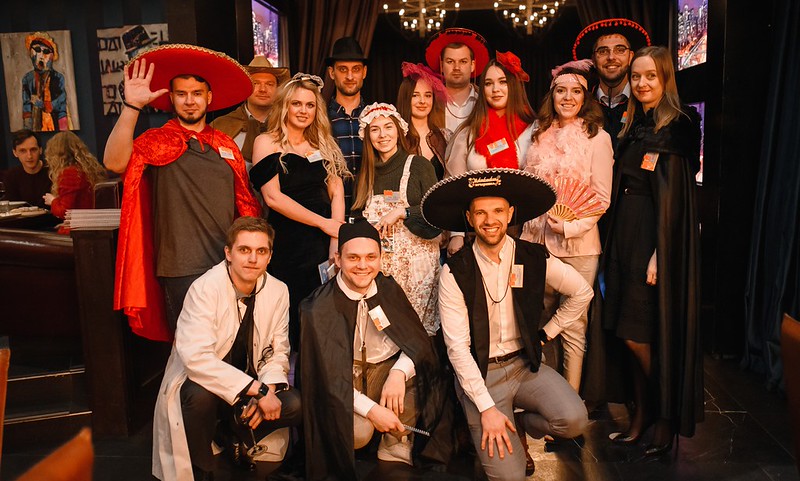 Корпоратив на Новый год в Bonn — празднично украшенный банкетный зал